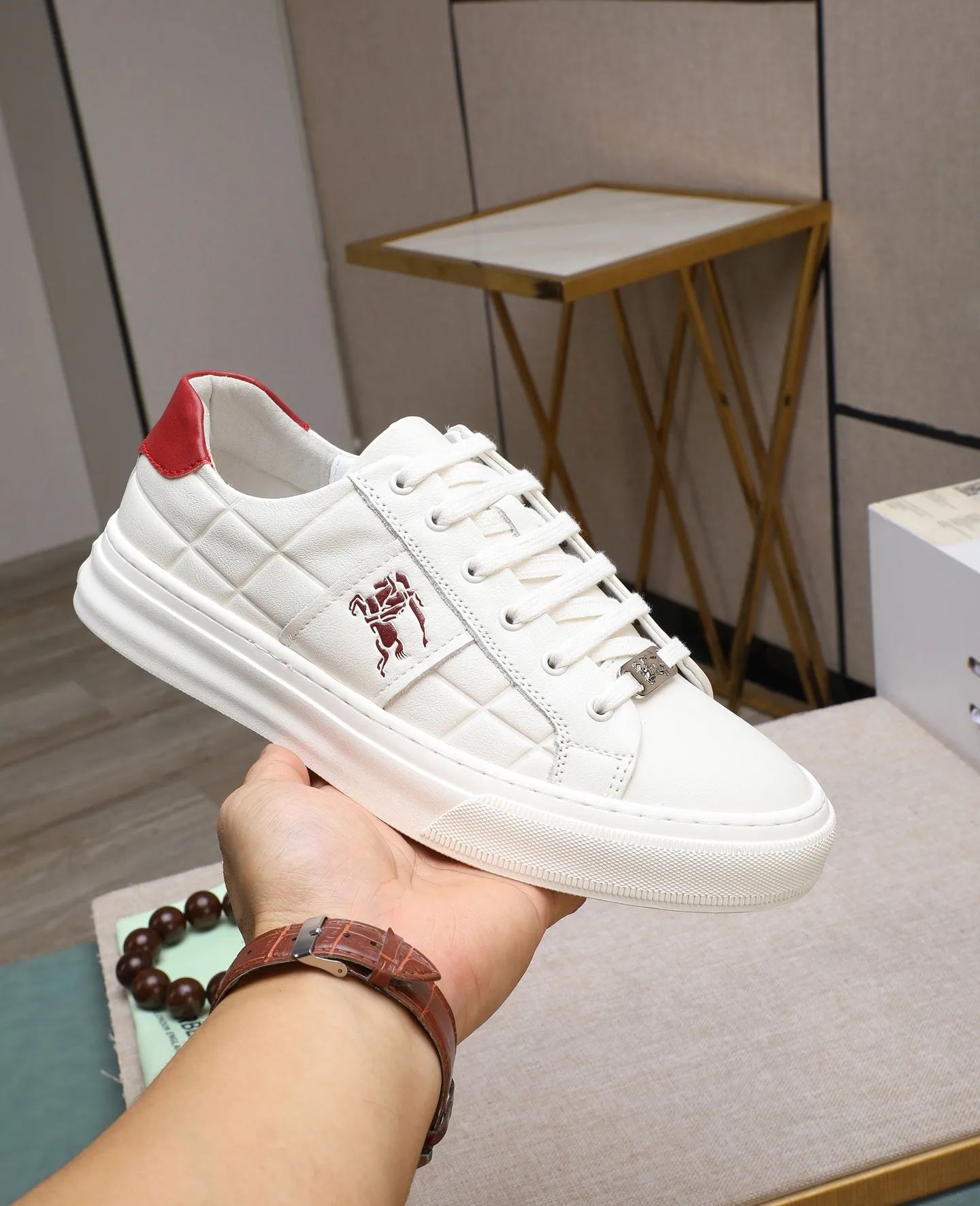 Men's shoes 💰420 ❤️❤️❤️[BURBERRY] Burberry purchasing agent 🔍men's 🚹 new model is synchronized with the official website. The upper is made of imported fabrics and cowhide lining. Completely 1⃣:1⃣ replica🇮🇹, non-slip and wear-resistant rubber outsole ⚠original factory goods, 🔍🔍high quality, please look at the details, welcome to compare⚠Size: 38-44